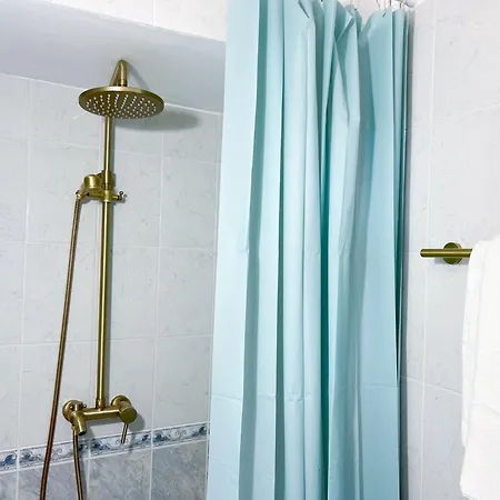 Cheap, Near & Easy Parking - By Solstad アパート