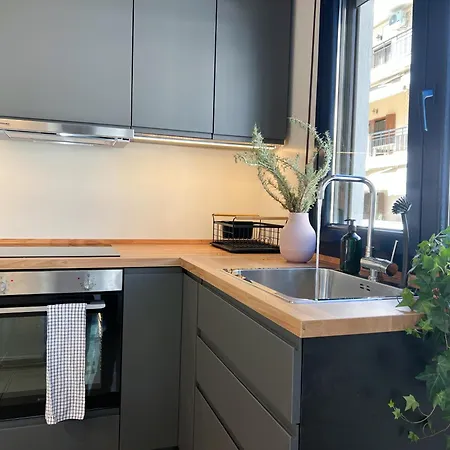 Cheap, Near & Easy Parking - By Solstad * カヴァラ