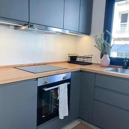 Cheap, Near & Easy Parking - By Solstad カヴァラ