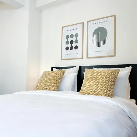 Cheap, Near & Easy Parking - By Solstad アパート