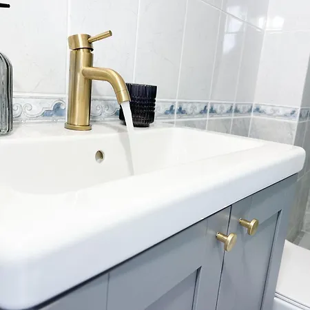 Cheap, Near & Easy Parking - By Solstad *