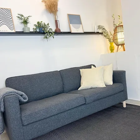 Cheap, Near & Easy Parking - By Solstad アパート