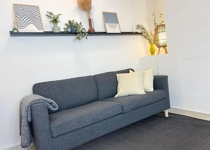 Cheap, Near & Easy Parking - By Solstad Apartament